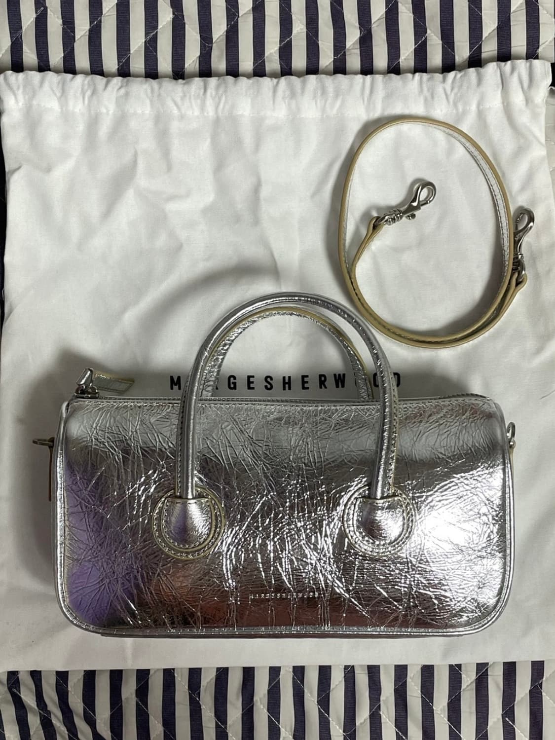 마지셔우드 지퍼 스몰 ZIPPER SMALL silver crinkle 상품이미지1