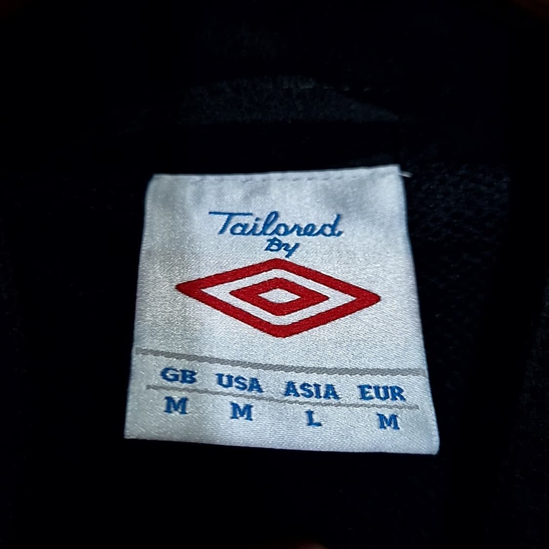 엄브로 자수로고 바람막이 상품이미지5