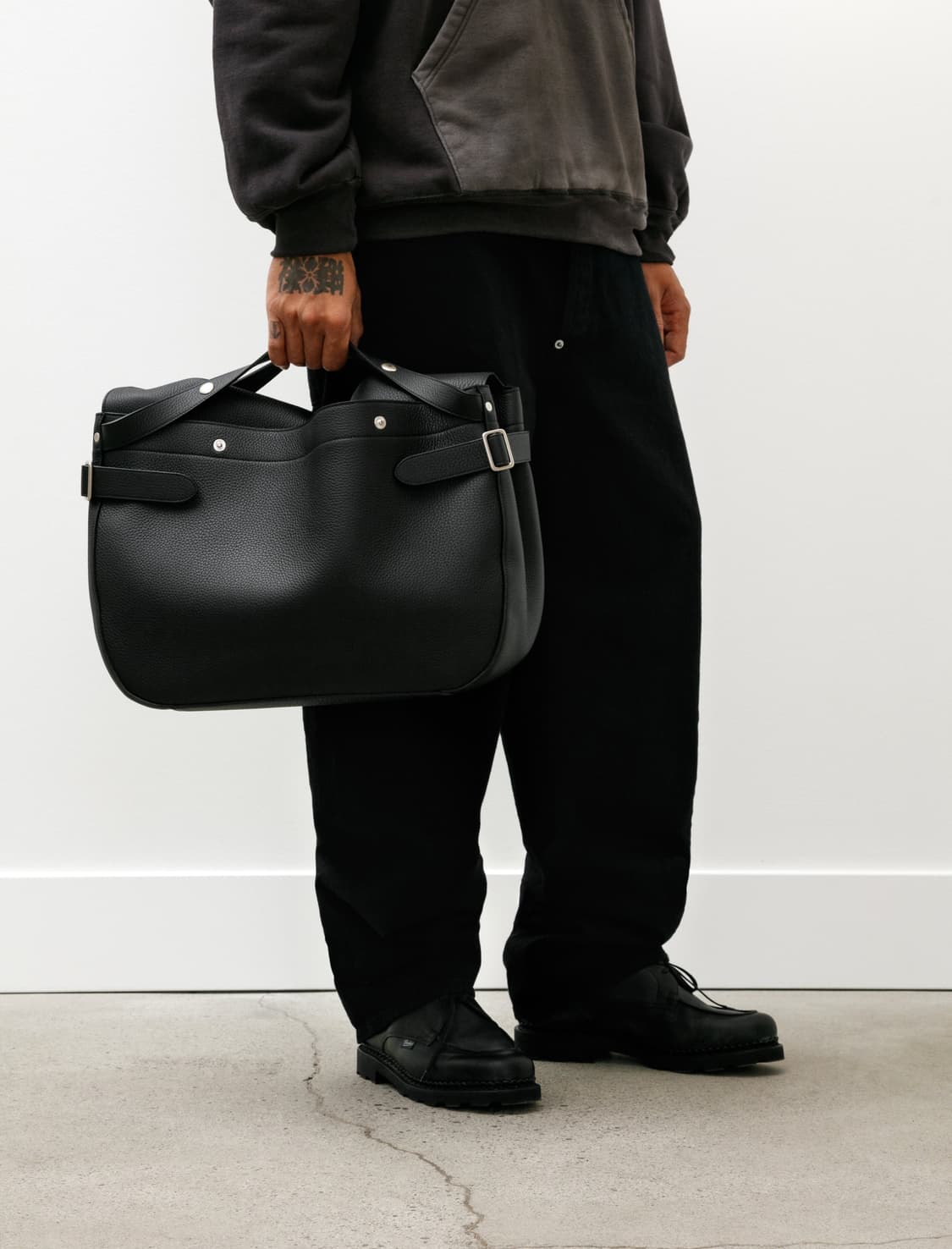 25aw L.HEFNER LEATHER POSTMAN BAG 상품이미지5