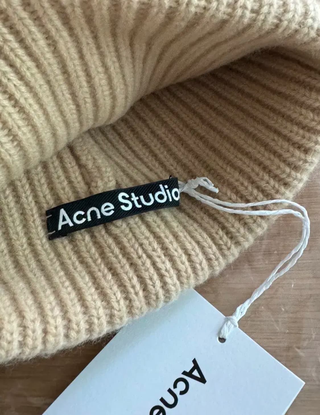 아크네 스튜디오 라지페이스 로고 비니 베이지 상품이미지3