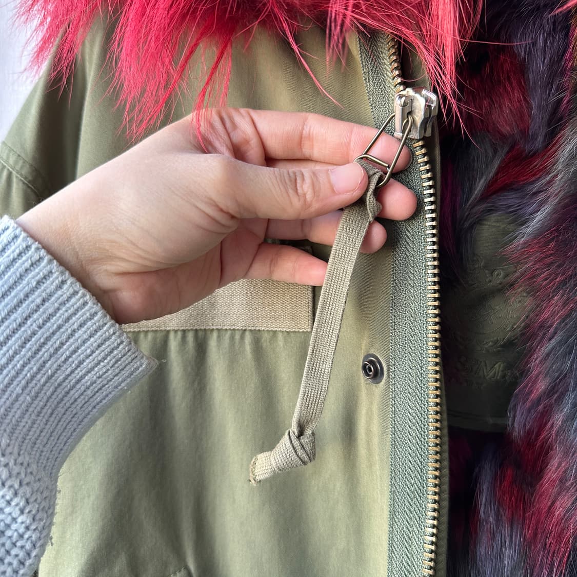 미스터앤미세스 이태리 라쿤 퍼 야상 카키 레드 상품이미지7