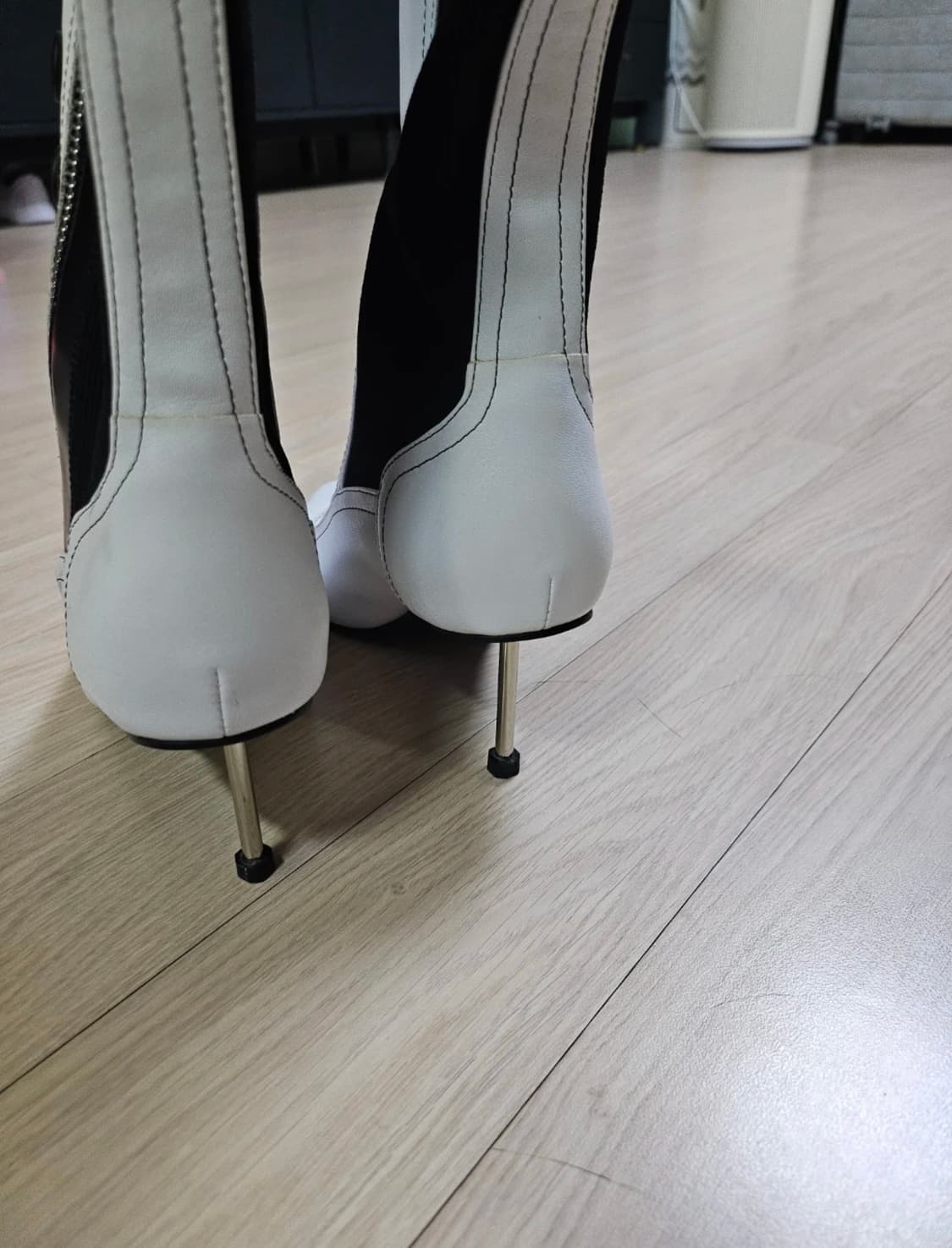 알렉산더 맥퀸 오버사이즈 스니커즈 블랙 탭 (Size: 41) 상품이미지4
