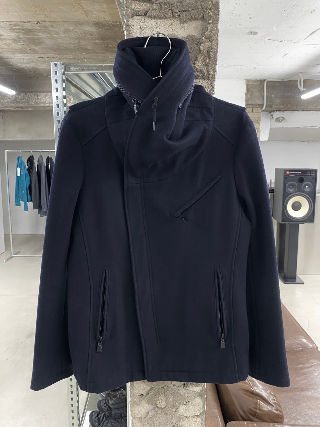 캐서린 햄넷 런던 비대칭 사선 자켓 상품이미지8