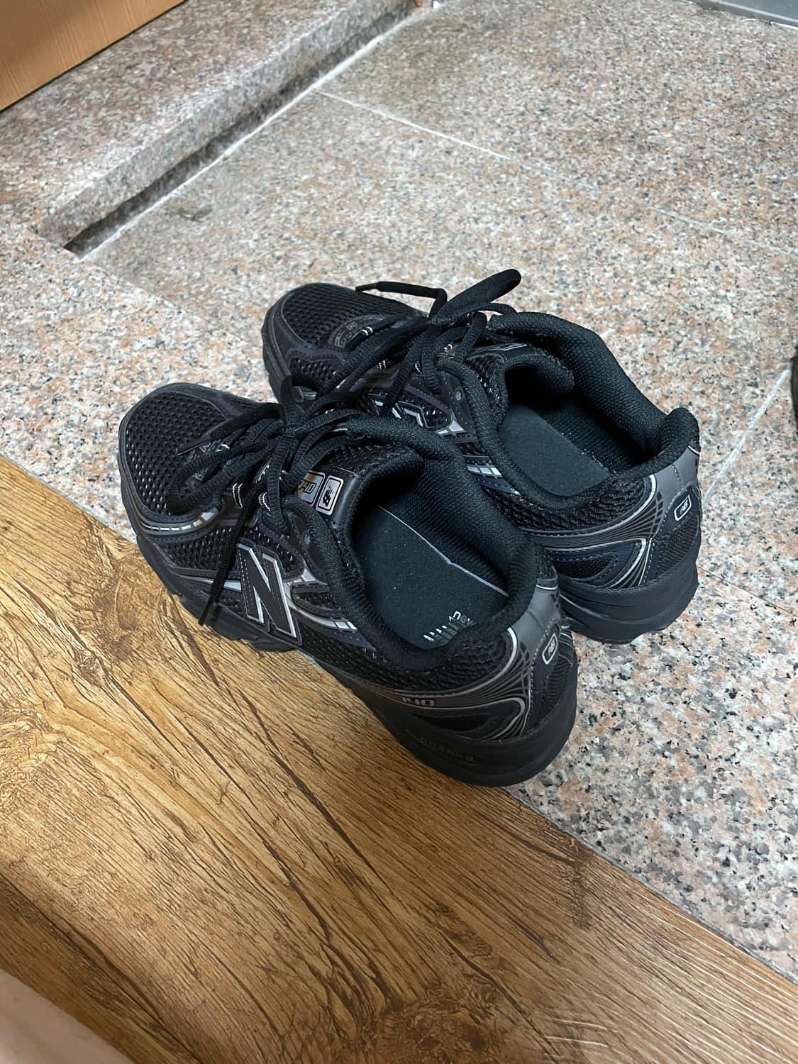 뉴발란스 740 블랙 실버 메탈릭 250 상품이미지2