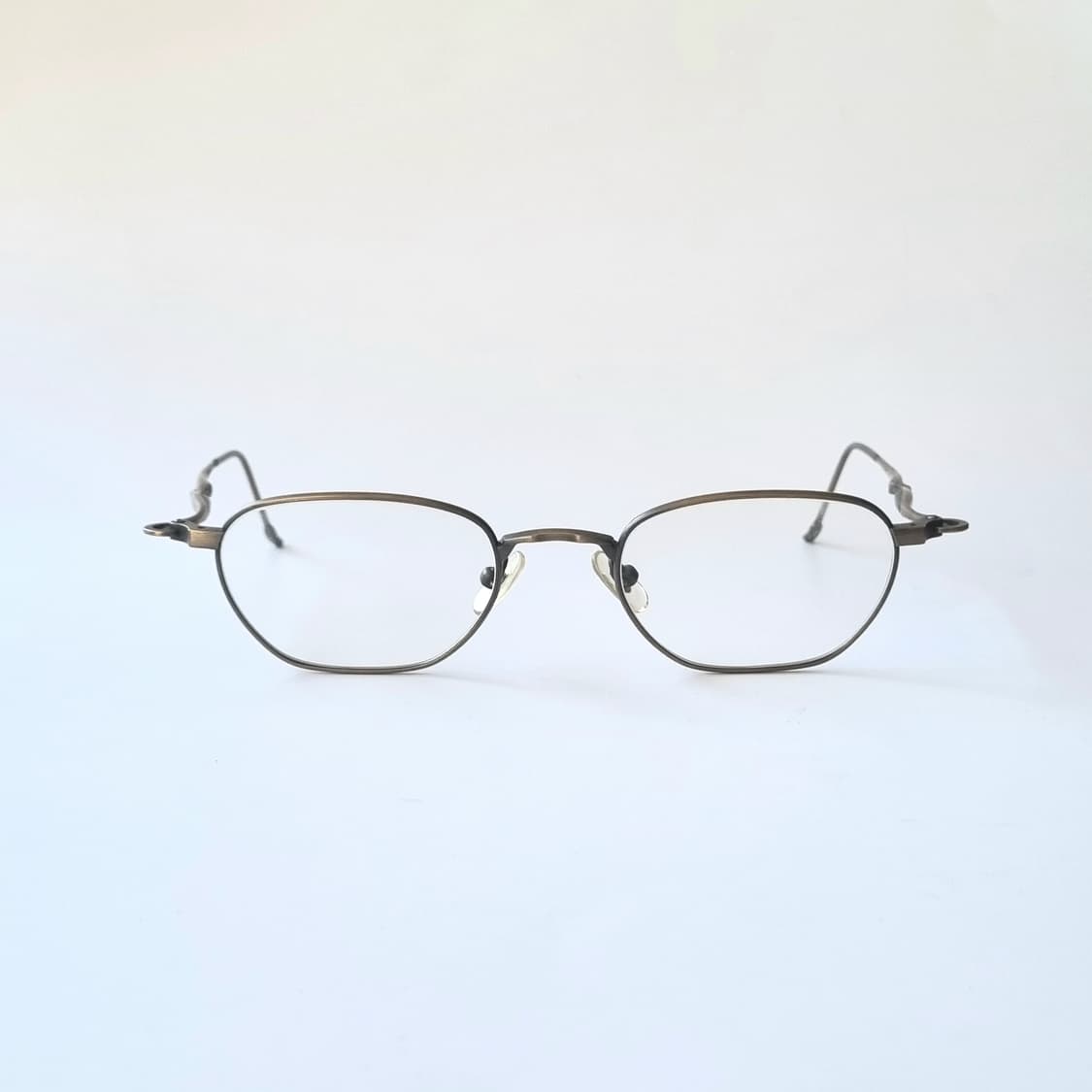 데드스탁 엔틱 브라운 다각 티타늄 안경테 상품이미지2