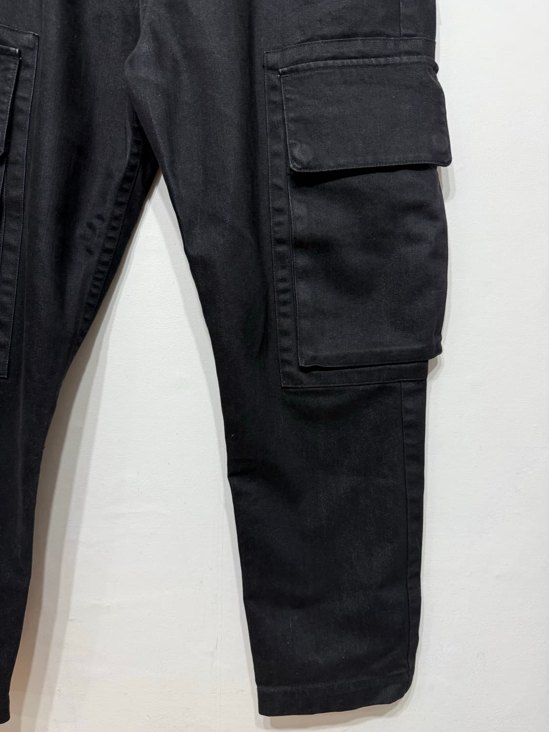 헬무트랭 HELMUT LANG 블랙 카고팬츠 매장택 30 상품이미지4
