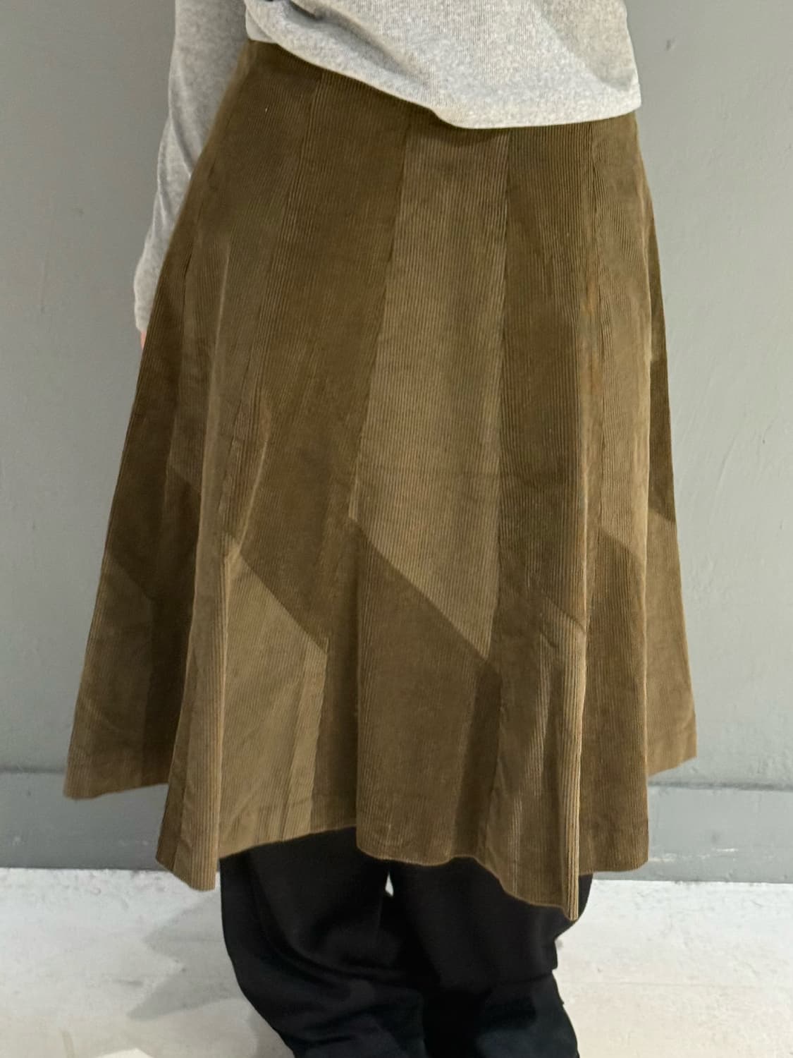 corduroy pattern detail midi skirt  상품이미지3