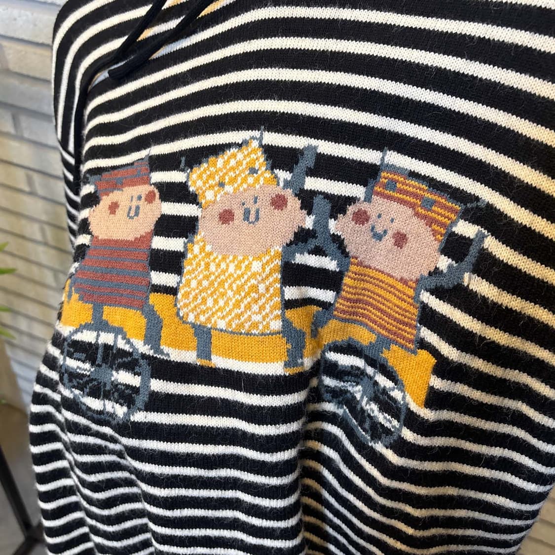 JPN VINTAGE 후드 니트 스트라이프 패턴 앞면 캐릭터 디테일 블랙 상품이미지6