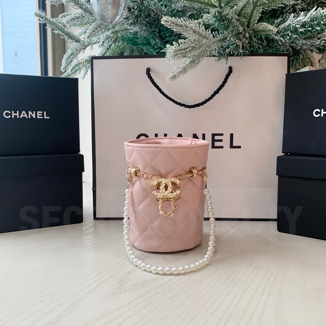 샤넬뷰티 미니 버킷백 진주체인  크로스백 핑크 드로스트링 백  상품이미지9