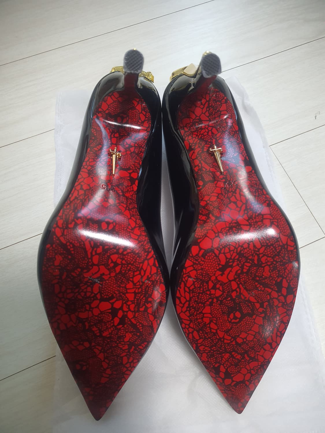 럭셔리 블랙 에나멜 스틸레토 하이힐 상품이미지9