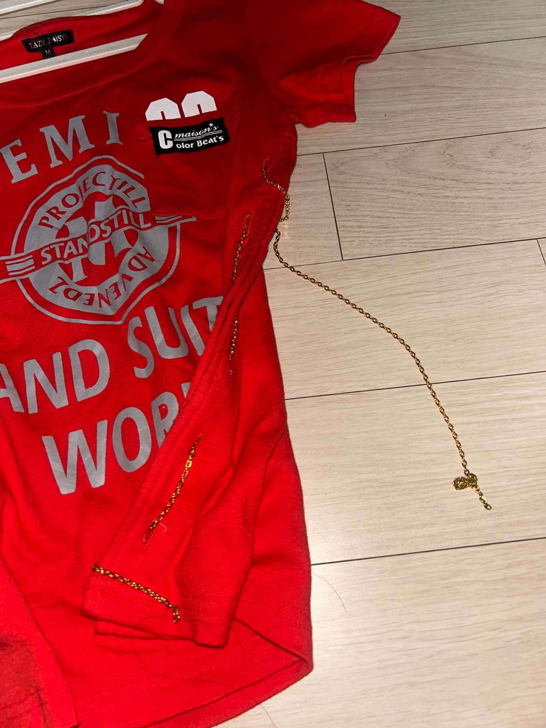 빈티지 골드 체인 레드 반팔티 슬림핏 상품이미지3