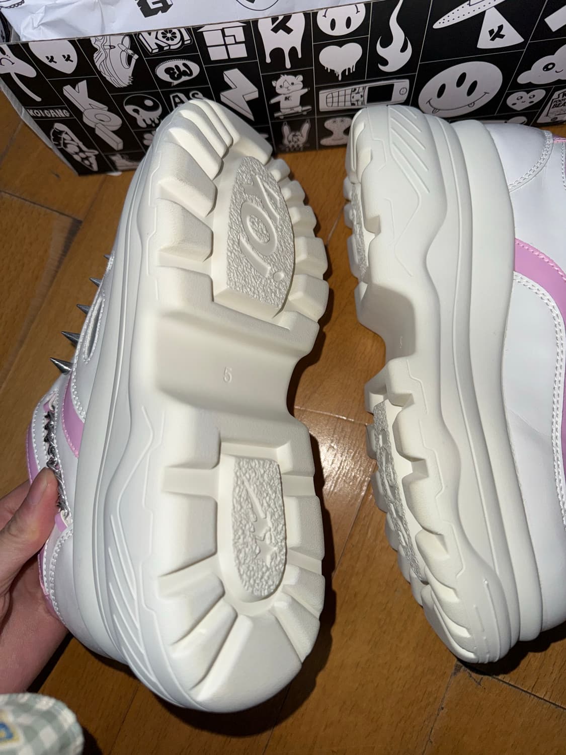 Koifootwear 화이트 핑크 스터드 슈즈 5사이즈 상품이미지4