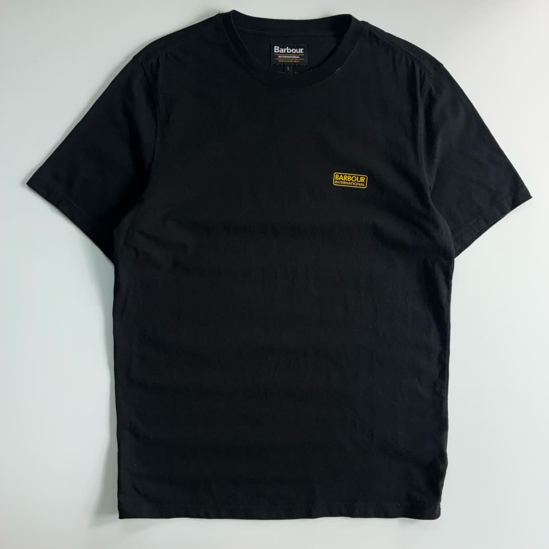 Barbour  바버 인터네셔널 에센셜 스몰로고 블랙 반팔 티셔츠  Pr 상품이미지1