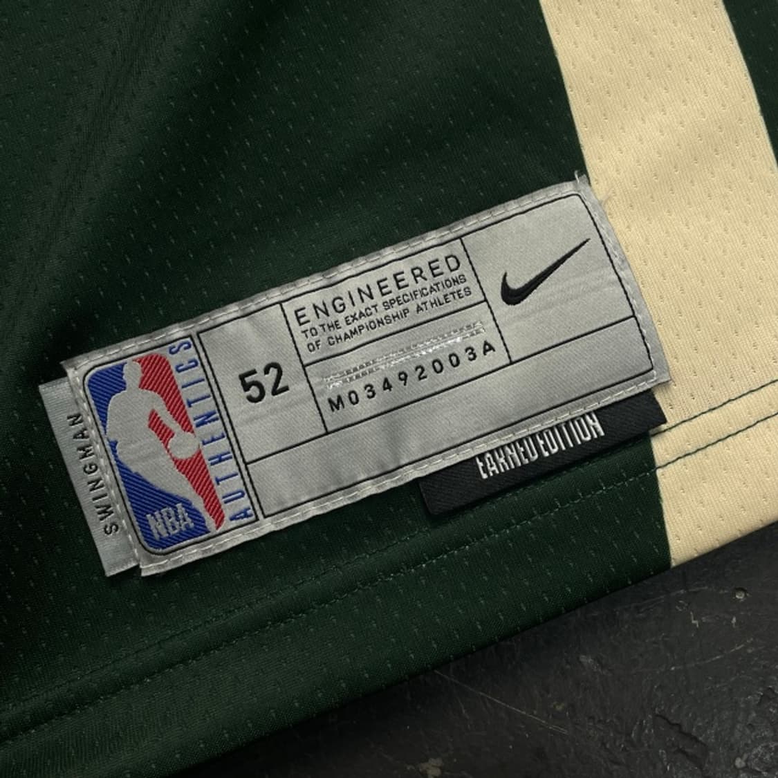 100 나이키 X NBA 아데토쿤보 밀워키 벅스 유니폼  상품이미지4