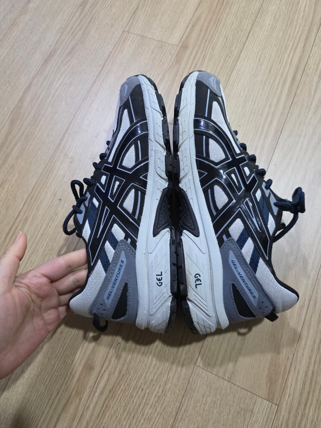 아식스 젤 벤쳐 6 화이트 블랙 색상 등산화 270 상품이미지6