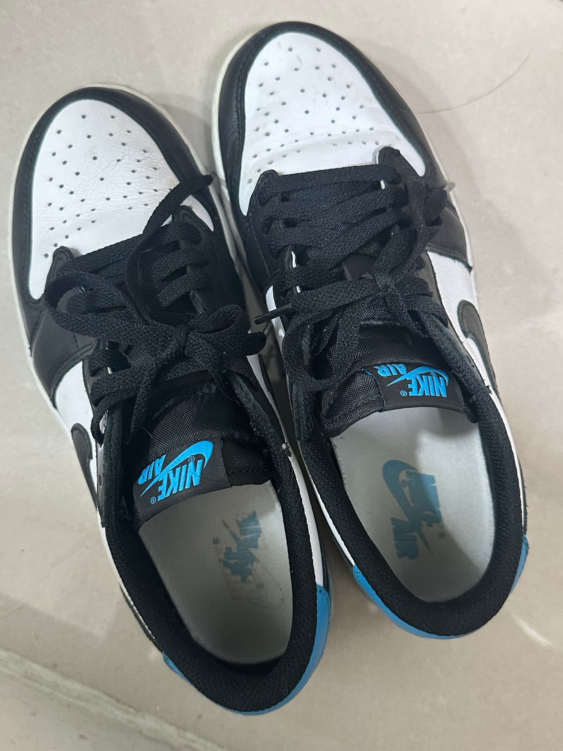 조던 1 레트로 로우 OG 블랙 앤 다크 파우더 블루 245 상품이미지2