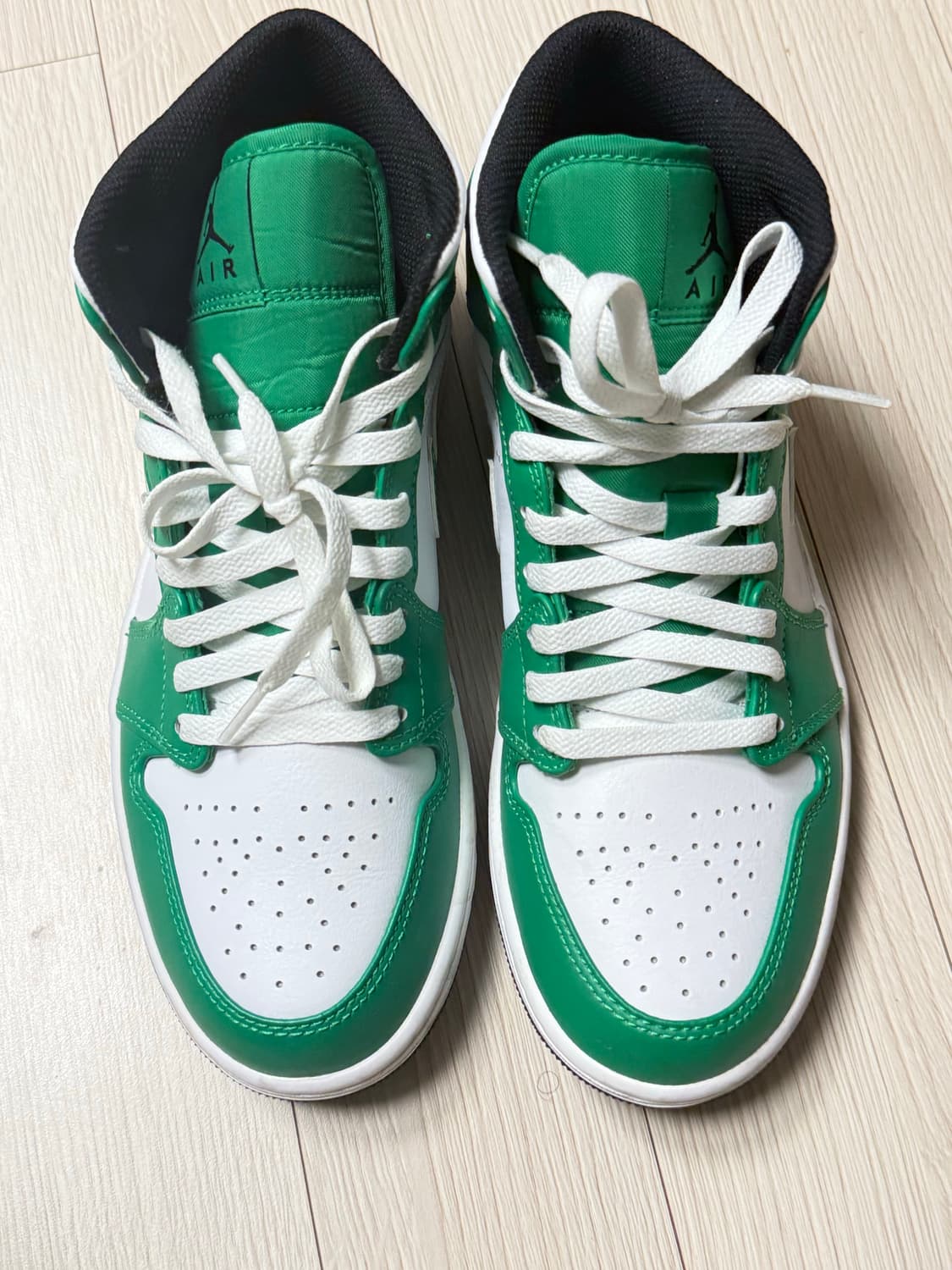 나이키 농구화 에어 조던 1 dq8426-301 럭키 그린 상품이미지1