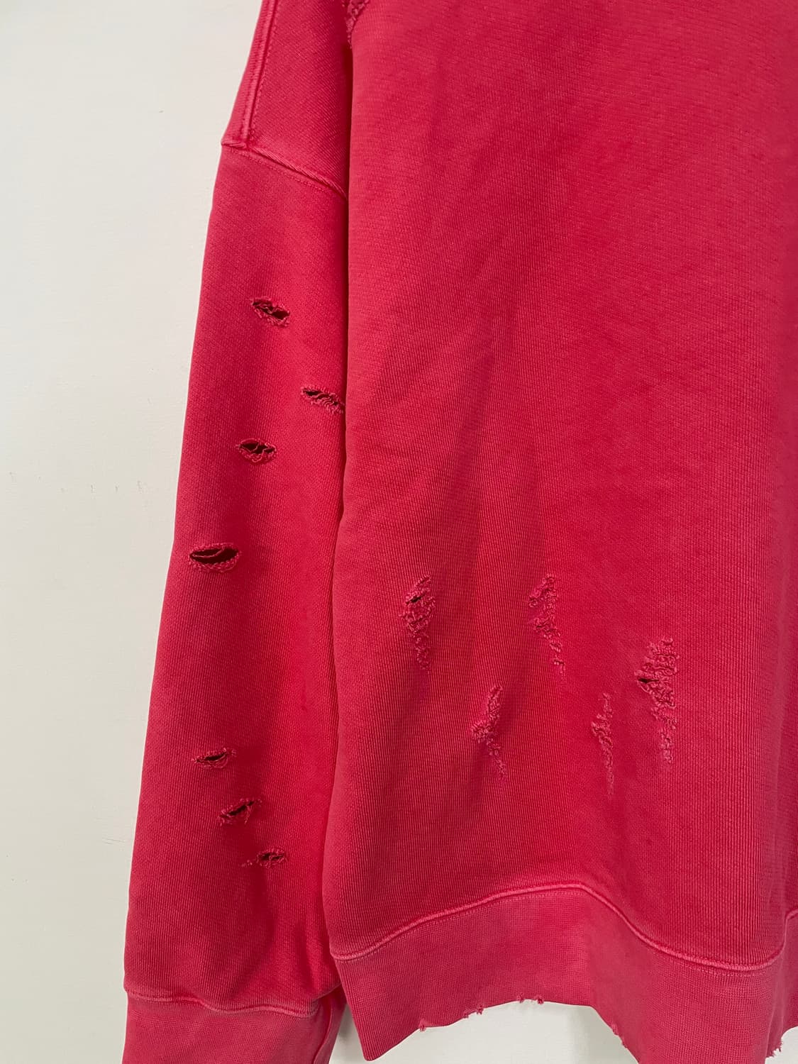 어텐션로우 피그먼트 데미지 맨투맨 상품이미지5