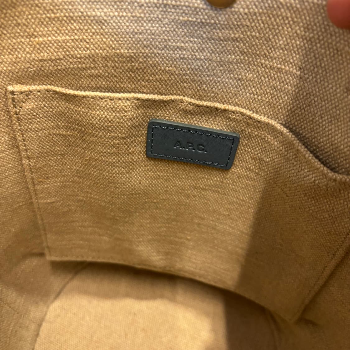 정품 A.P.C 아페쎄 헬렌 버킷백     상품이미지9