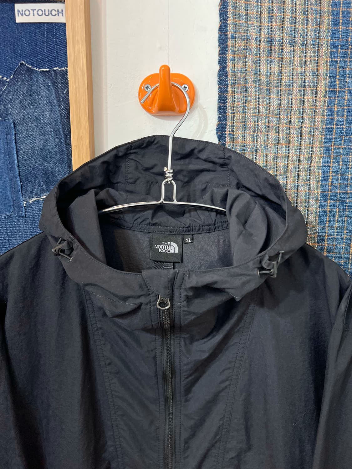 The North Face Windbreaker Hooded Zip-Up 상품이미지3