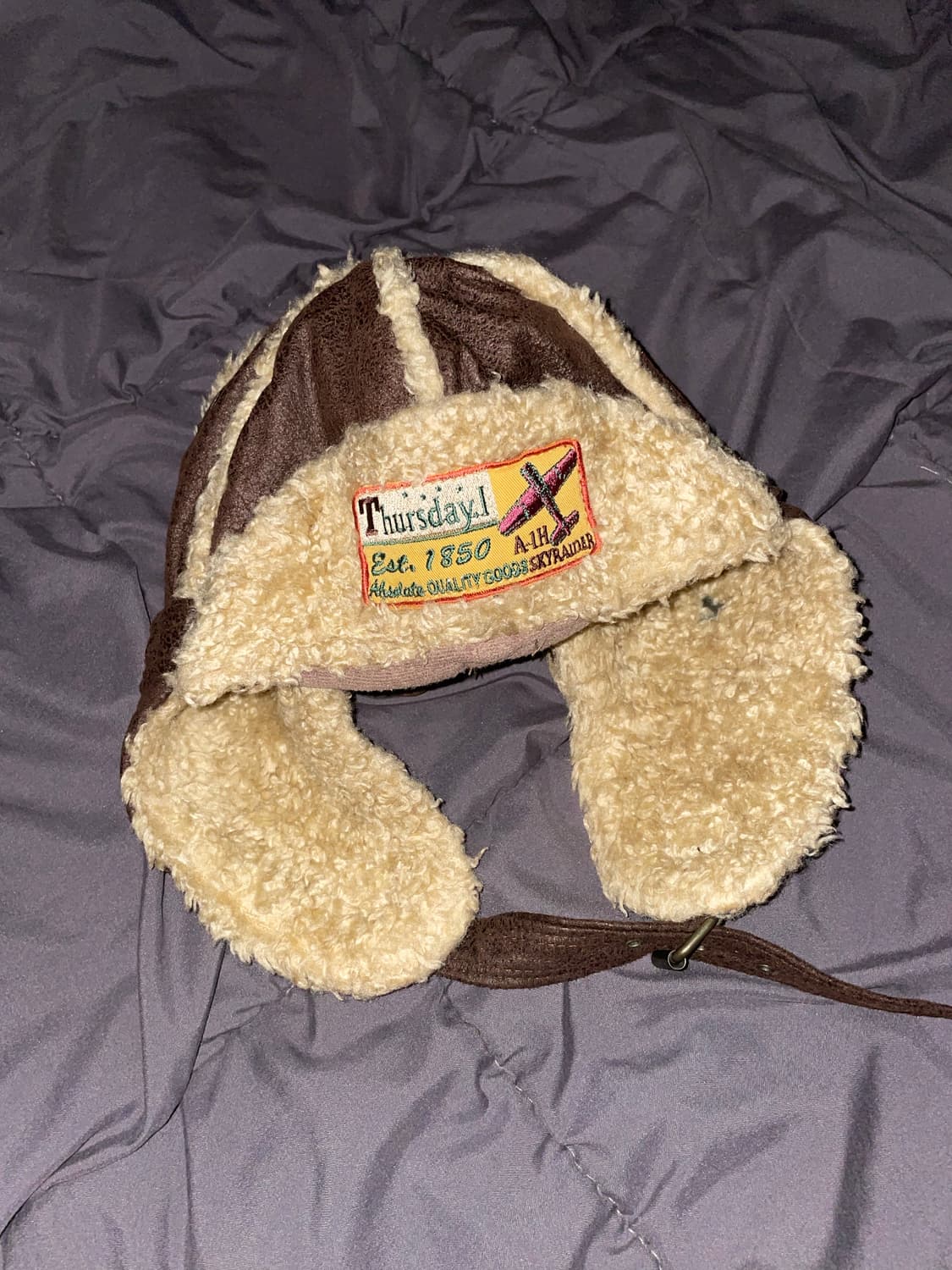 써스데이 아일랜드 스웨이드 트래퍼햇 상품이미지1