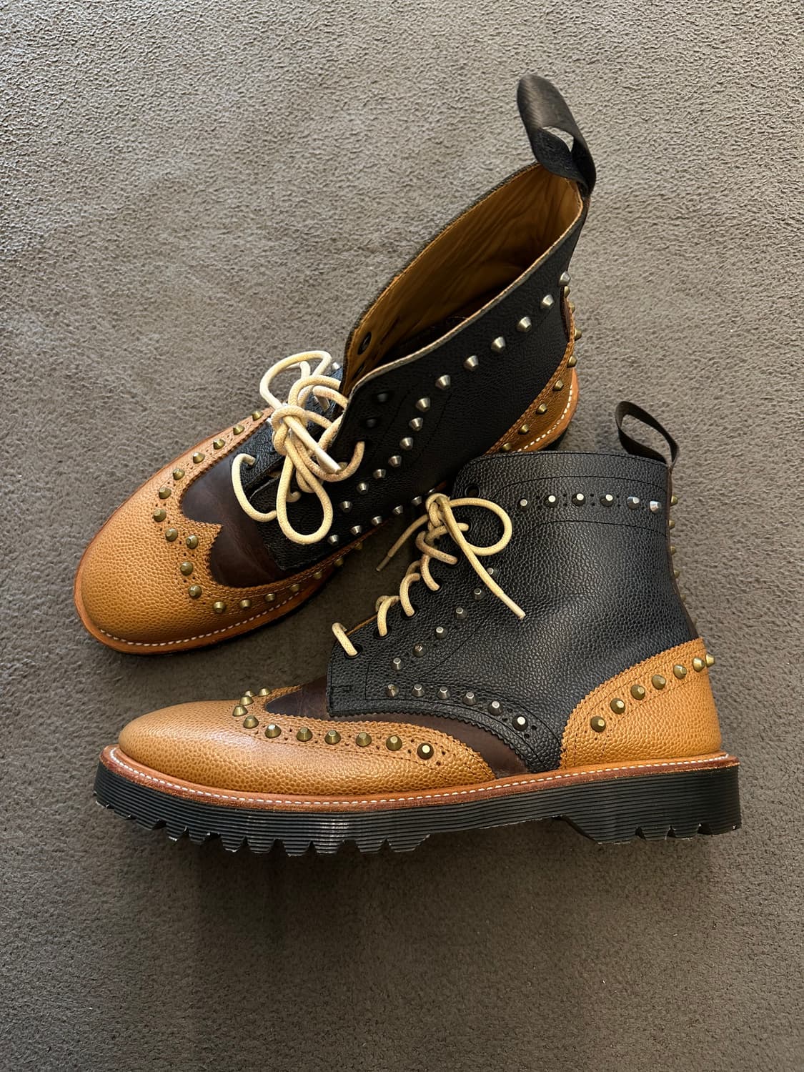 닥터마틴 펠리페 스터드 윙팁 처분  상품이미지1