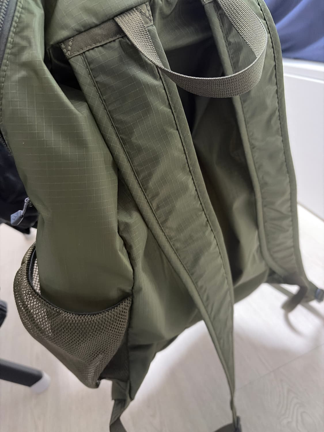 몽벨 18L포케터블 라이트 백팩 카키색 상품이미지3