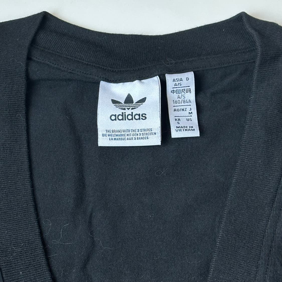 아디다스 3s 브이넥 반팔 티셔츠 상품이미지3