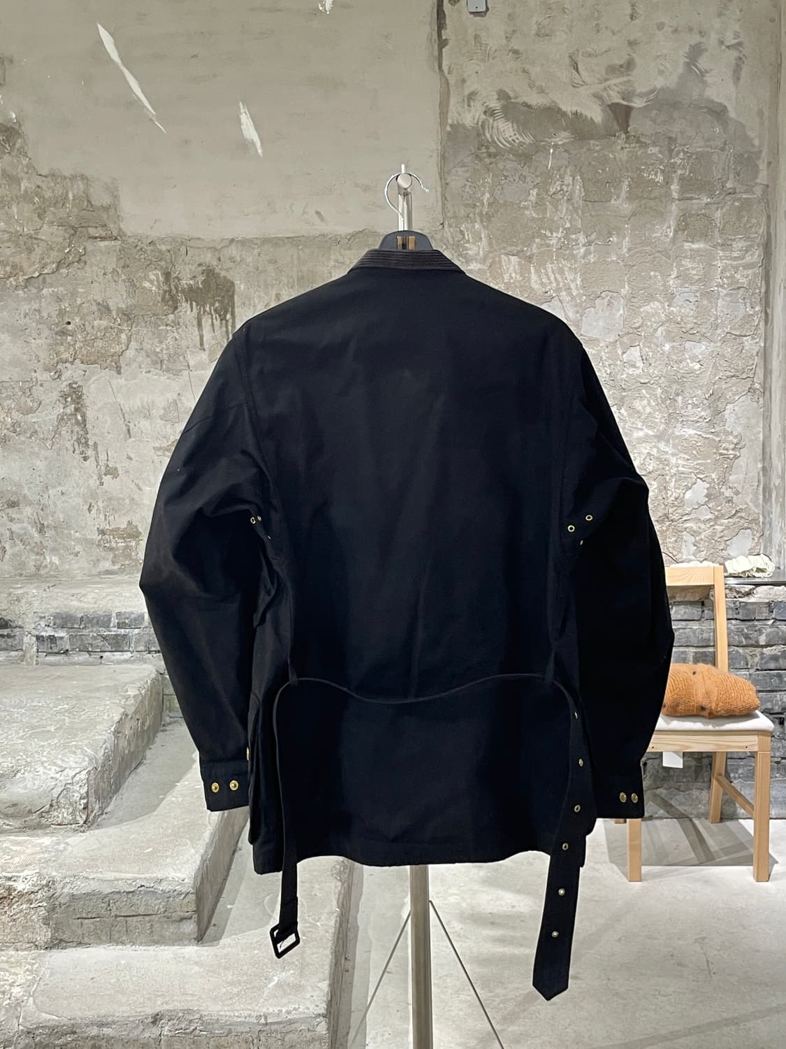 바버 인터내셔널 21A/W 블랙 금장 버튼 왁스 자켓 상품이미지6