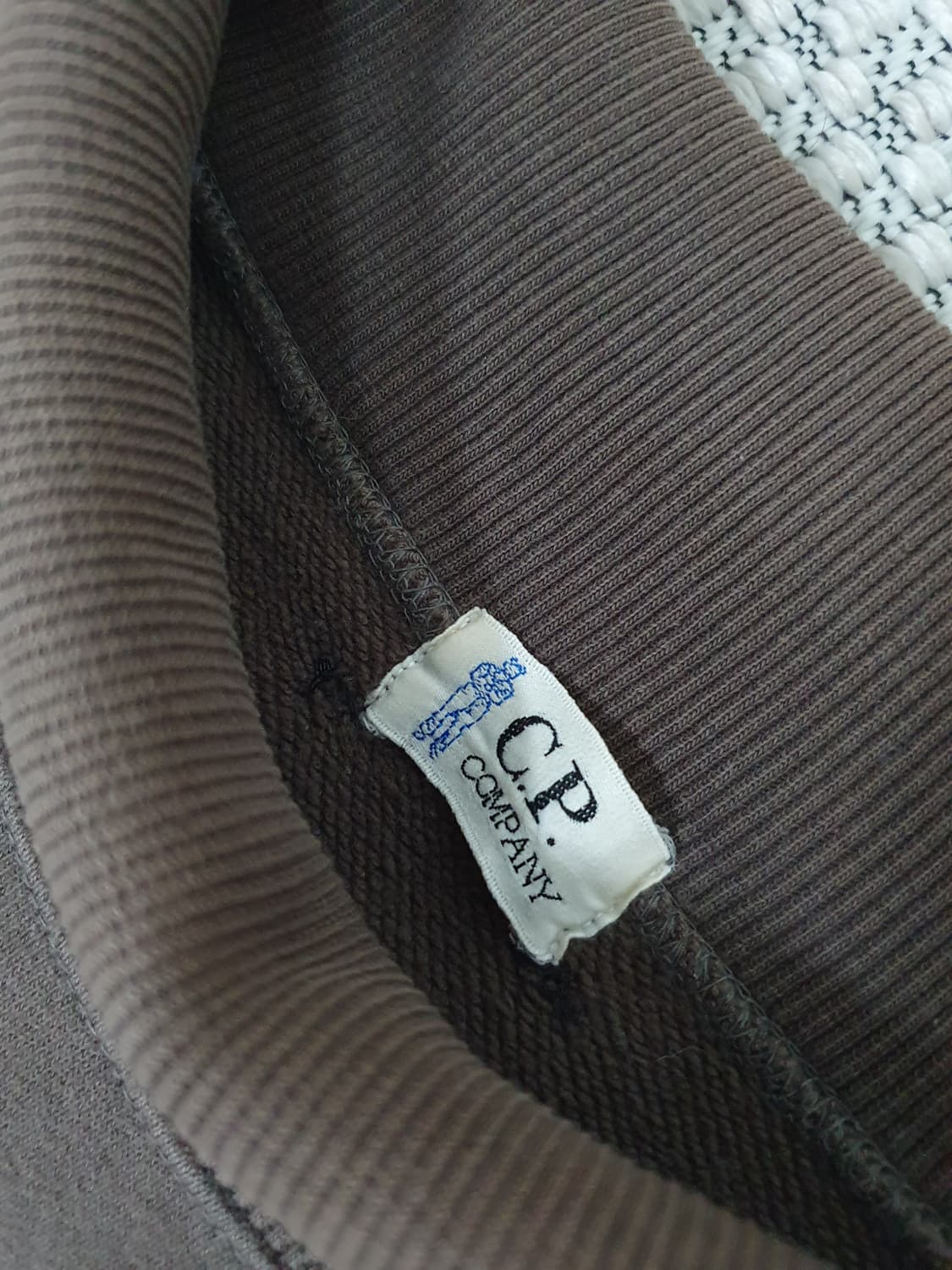 80s CP 씨피컴퍼니 자수 롤넥 스웨트셔츠 상품이미지4