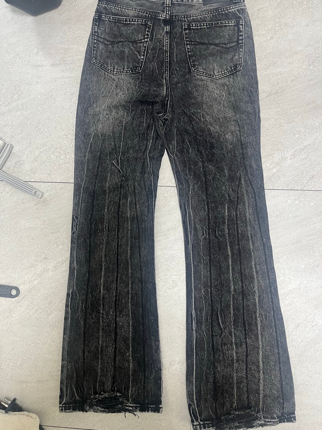 발렌시아가 부츠컷 블랙 워싱 데님 팬츠 상품이미지2