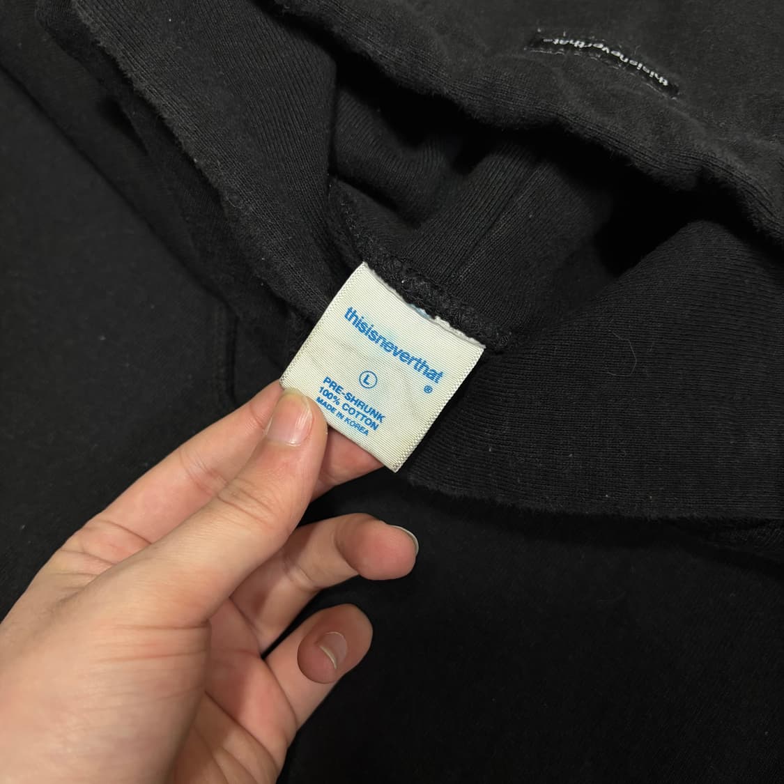 L 디스이즈네버댓 블랙 백로고 후드티 상품이미지4