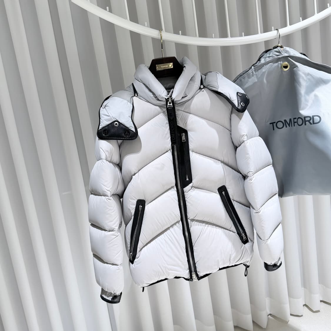 (A+/48) / 톰포드 퀄팅 나일론 다운 패딩 자켓 화이트 상품이미지3