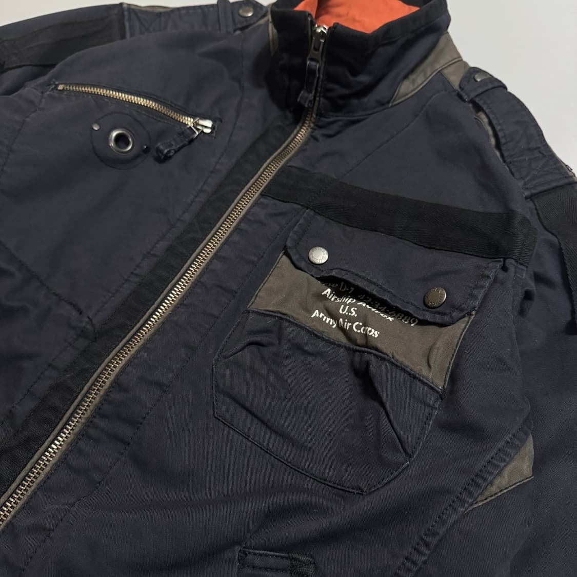 아비렉스(AVIREX) 다크네이비 코튼 스텐실 레터링 하이넥 블루종 자켓 상품이미지4