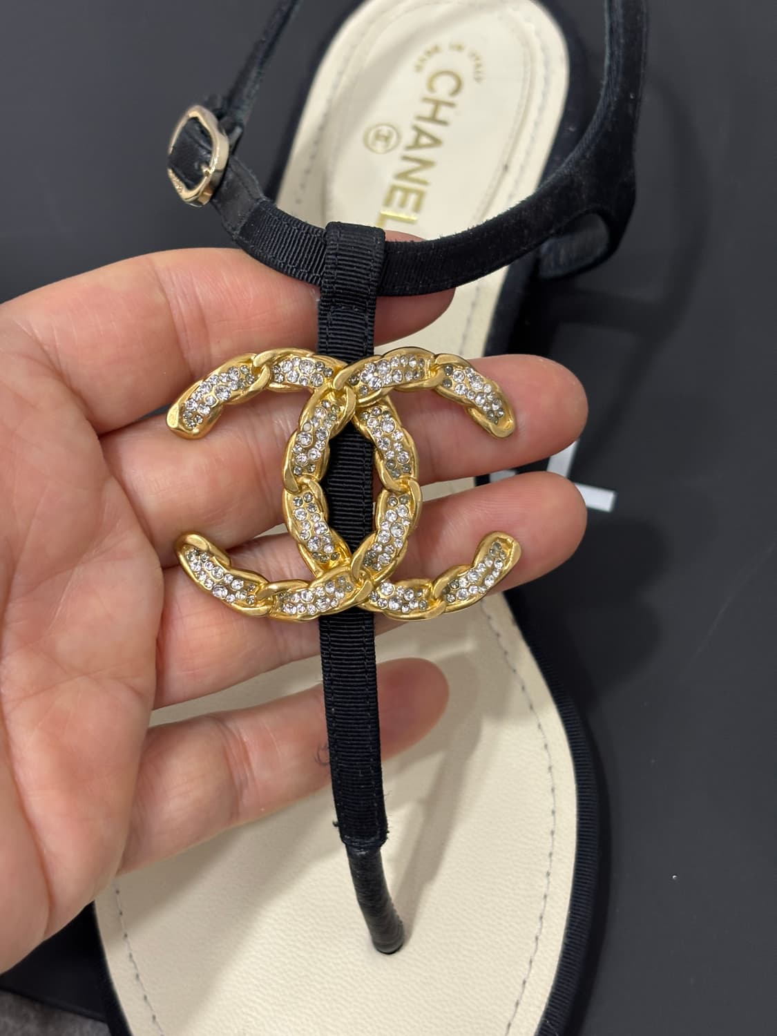 정품)샤넬 CC 로고 쪼리샌들 상품이미지5