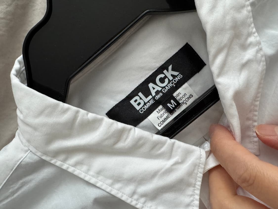 (네고가능)꼼데가르송 블랙 25FW 2버클 코튼 셔츠 (화이트 M) 상품이미지4