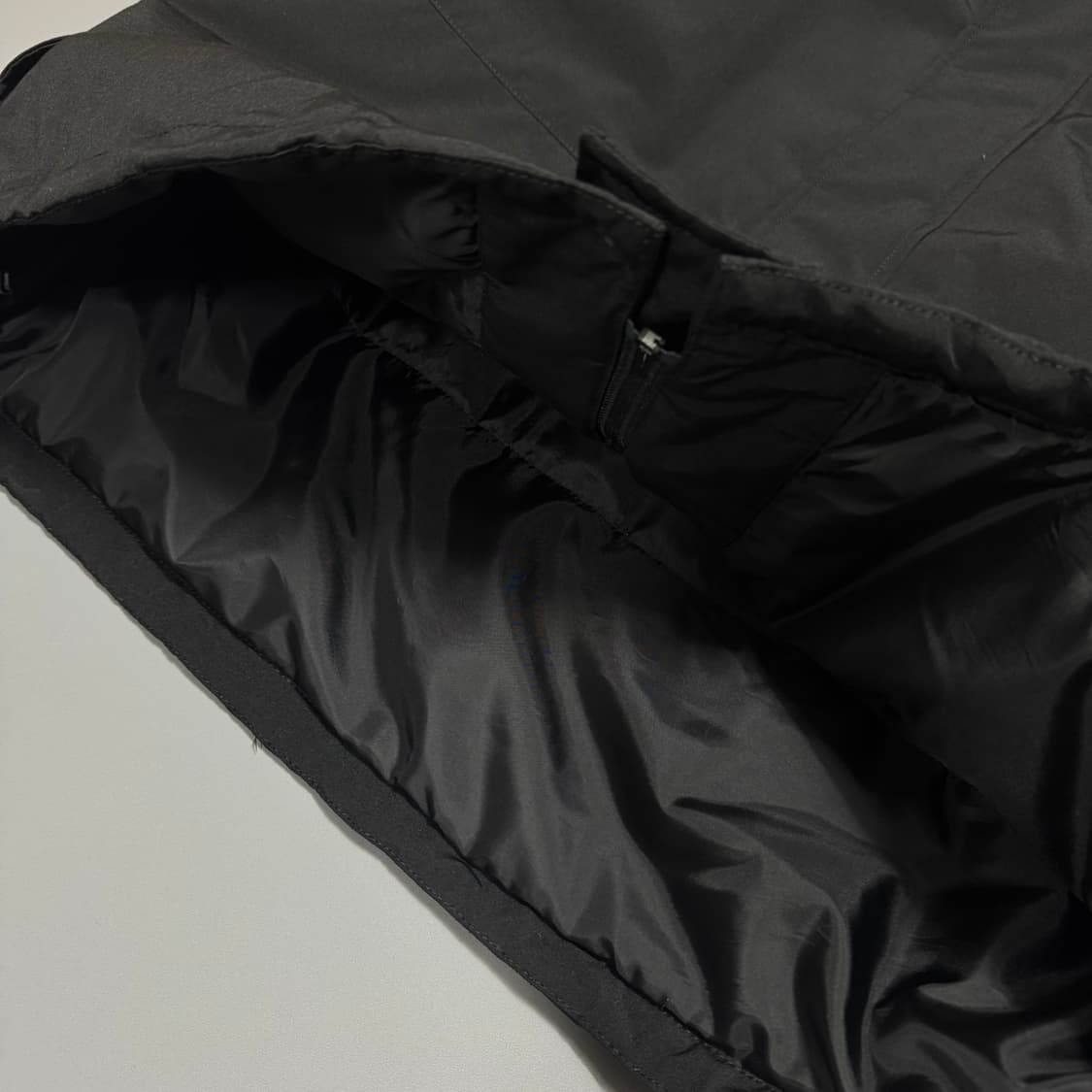 아비렉스(AVIREX) 블랙컬러 자수 네임라벨 2way 후드 패디드 파카 상품이미지7