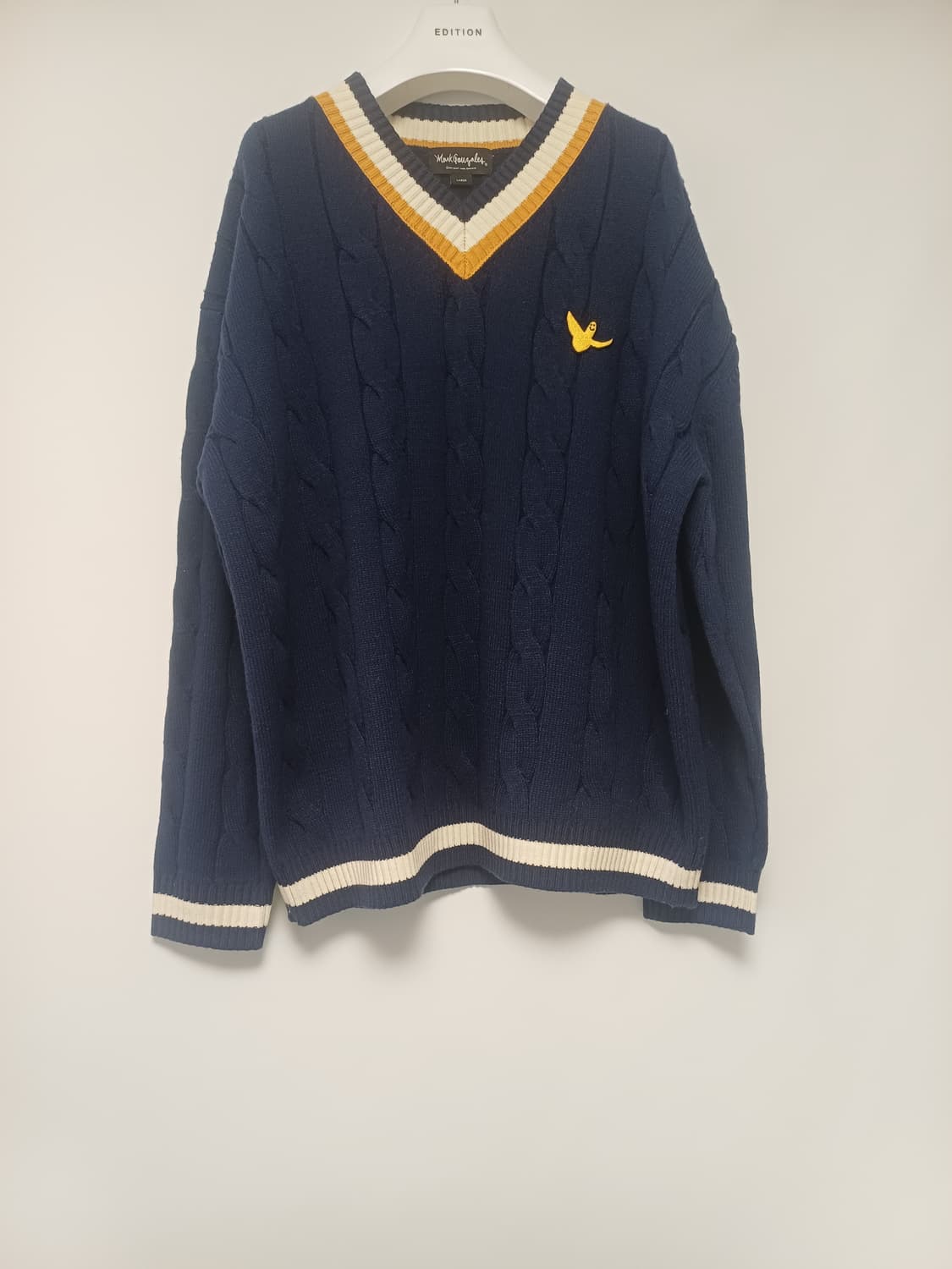 [L] 마크곤잘레스 엔젤 로고 케이블 V넥 니트 (네이비) 상품이미지1
