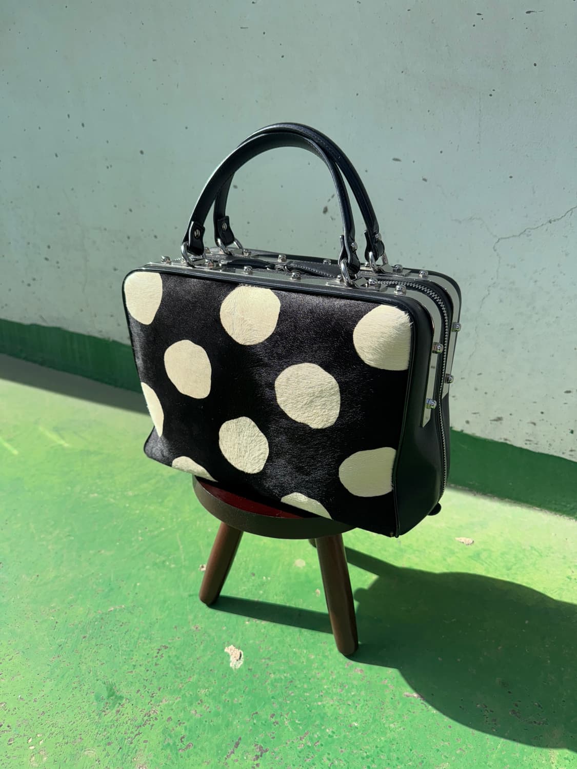 [희귀템]MCM 엠씨엠 송치 도트 핸드백 상품이미지3