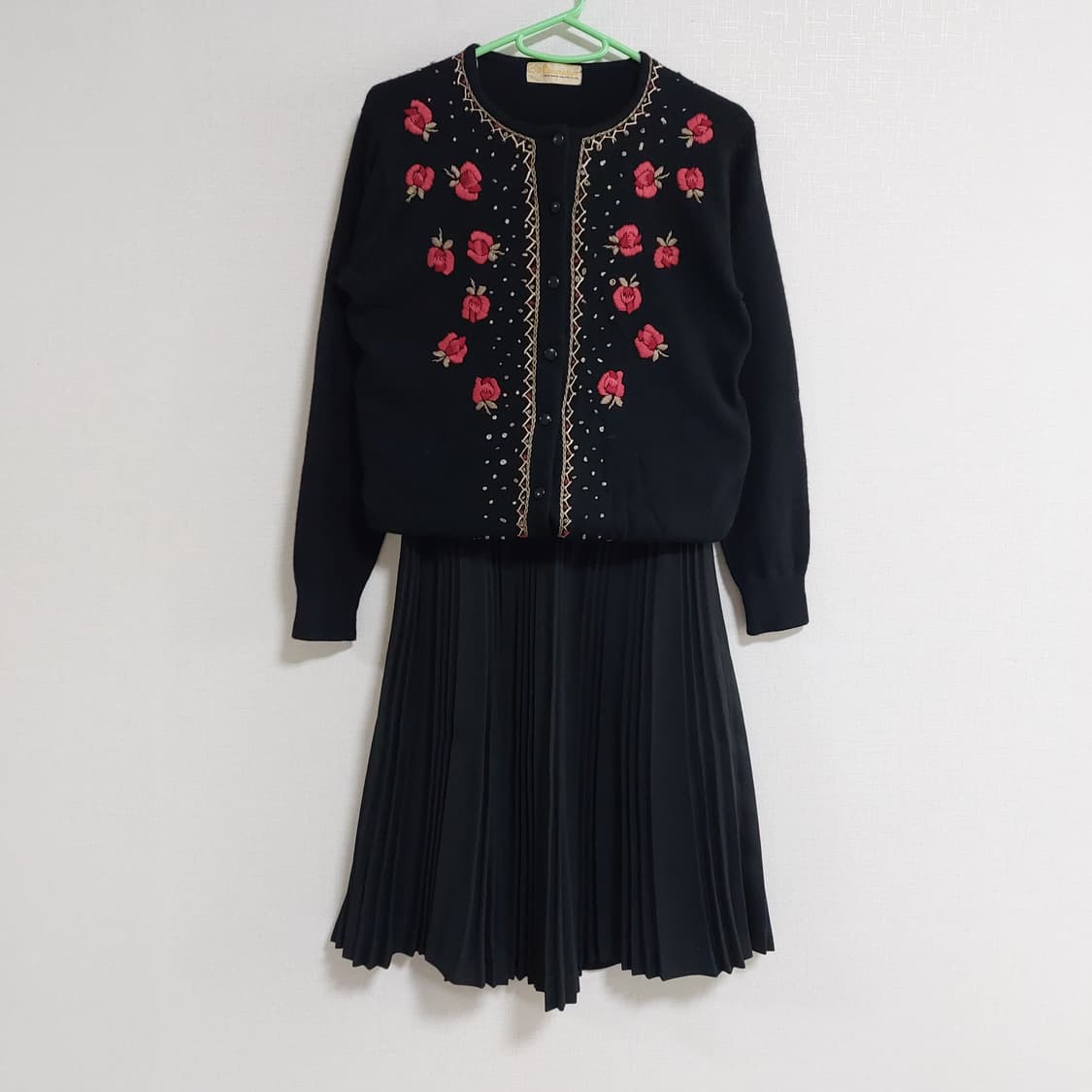 울90%자수가디건 + 플리츠스커트 코디세트 상품이미지1