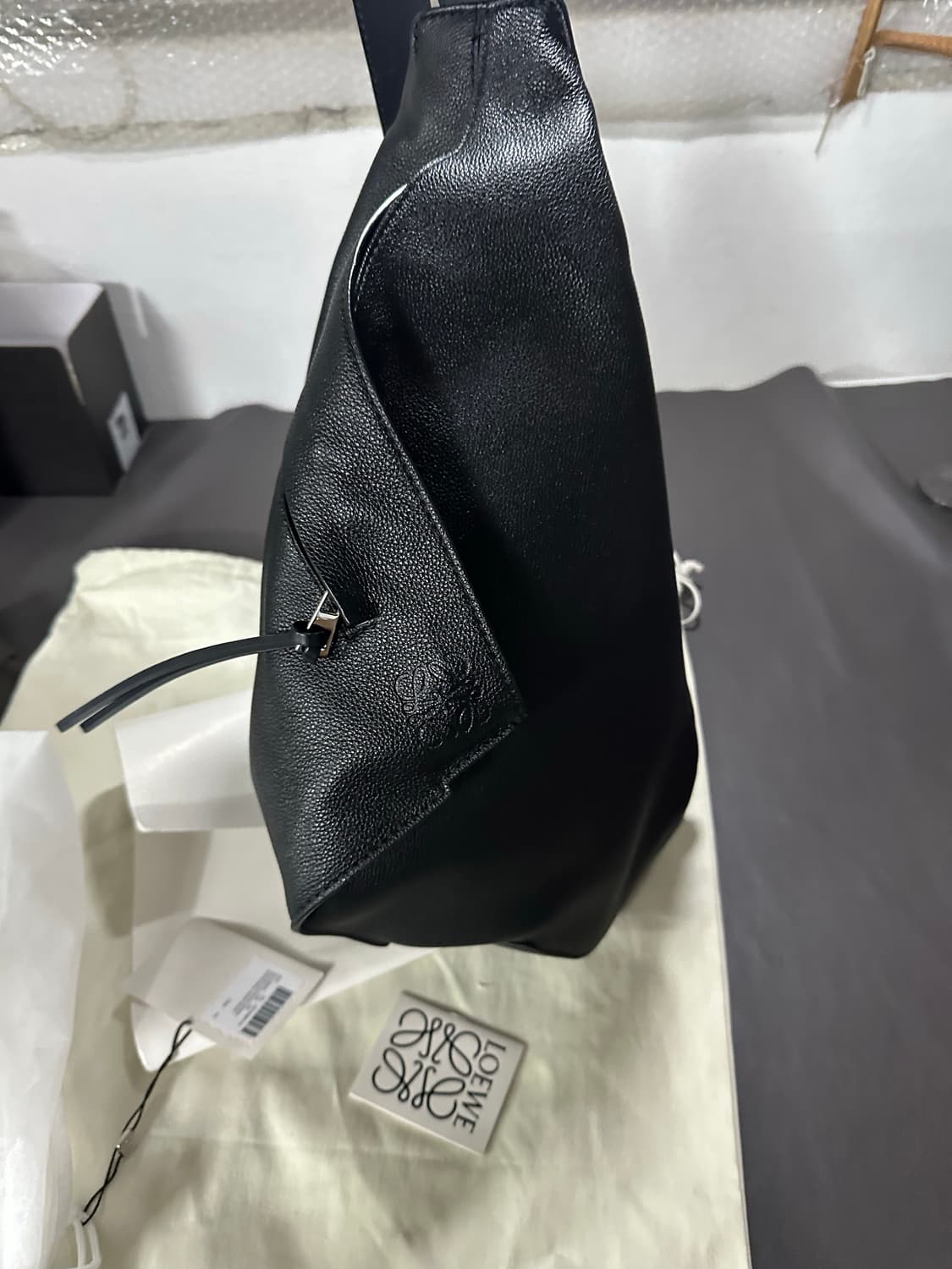 로에베 안톤 슬링백 (anton)블랙 상품이미지1