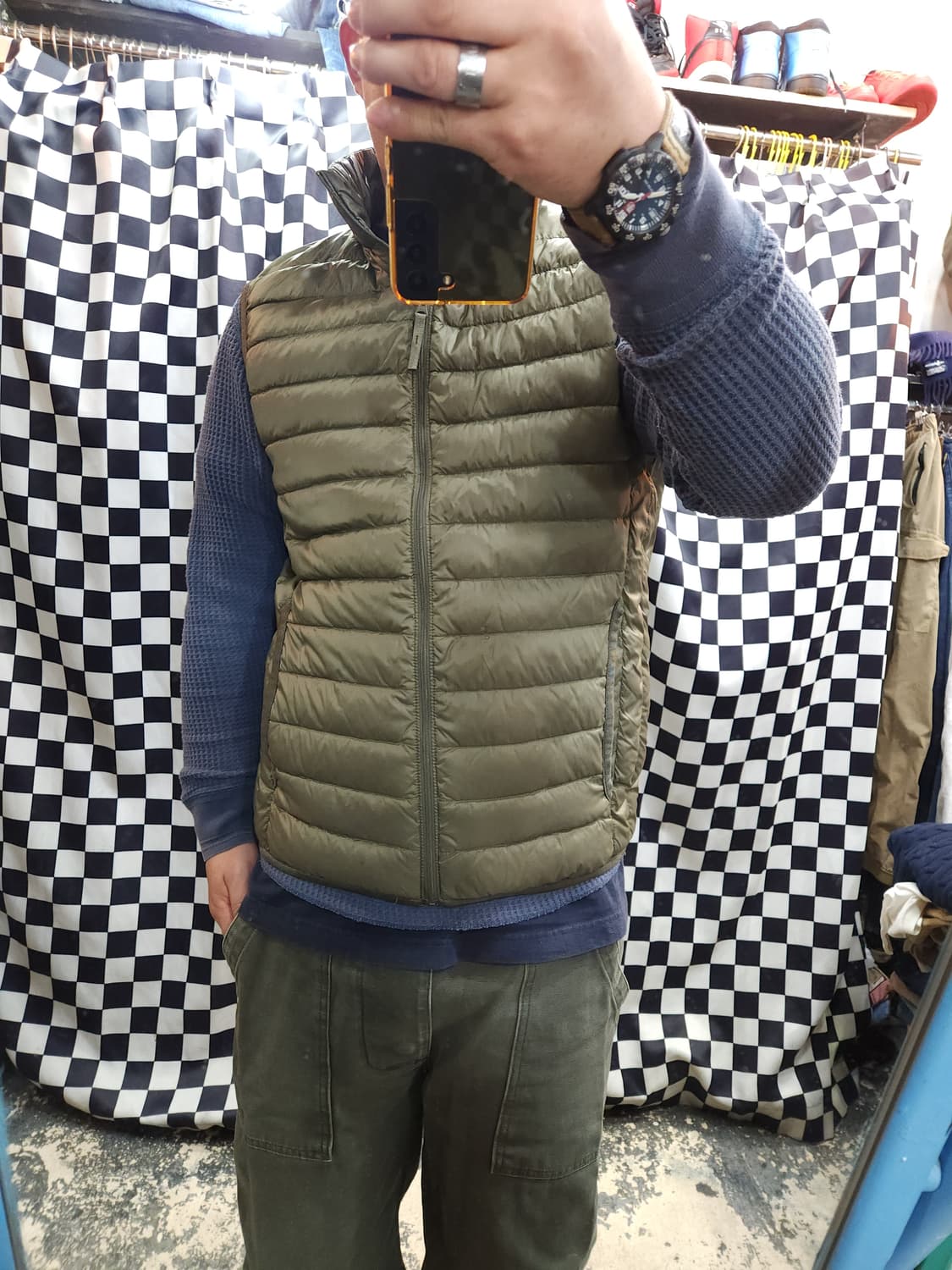 유니클로 카키 오리털 경량 패딩조끼

 상품이미지8