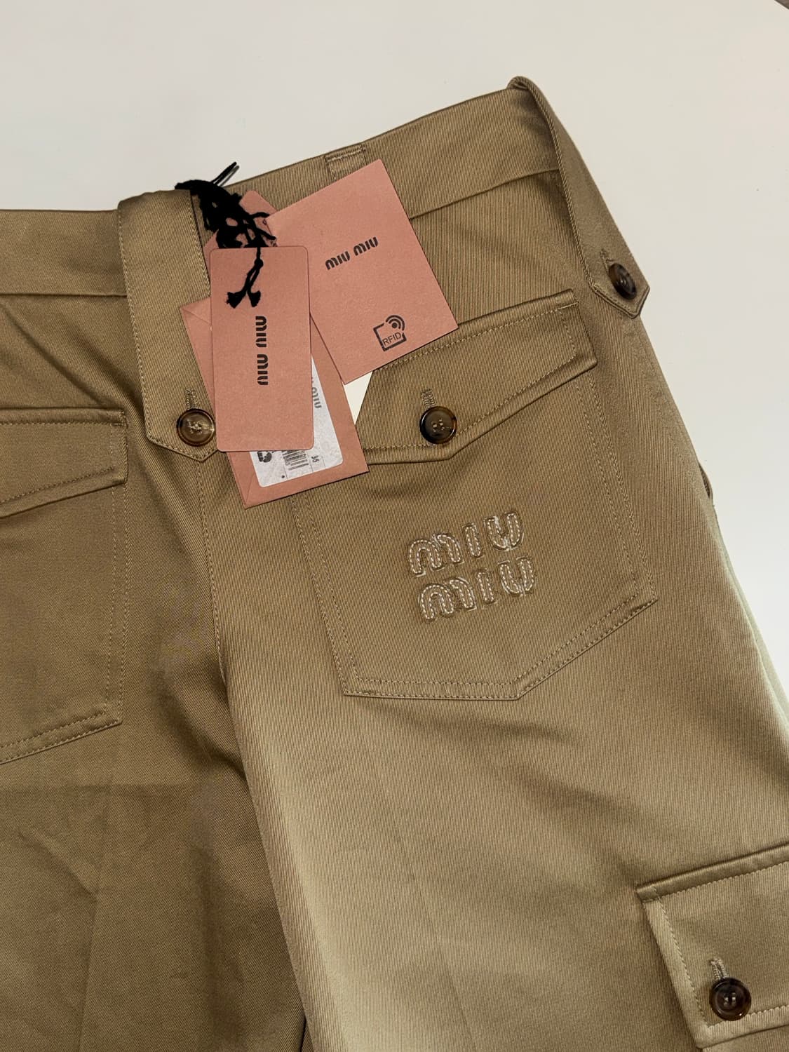 미우미우 버뮤다 쇼츠 36 정품 상품이미지1