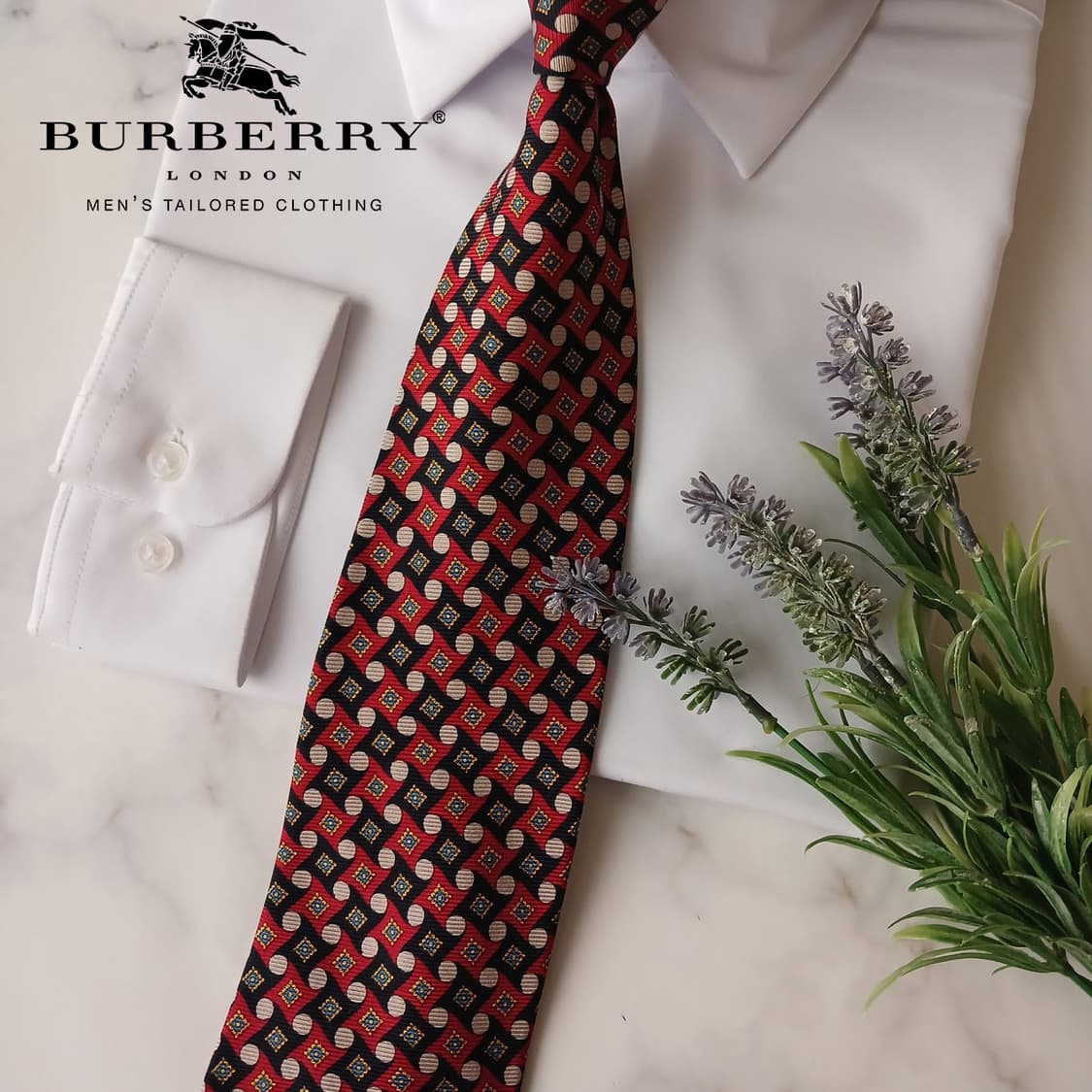 버버리 실크 레드 지오메트릭 넥타이 9.8cm A+등급 A19140
 상품이미지1