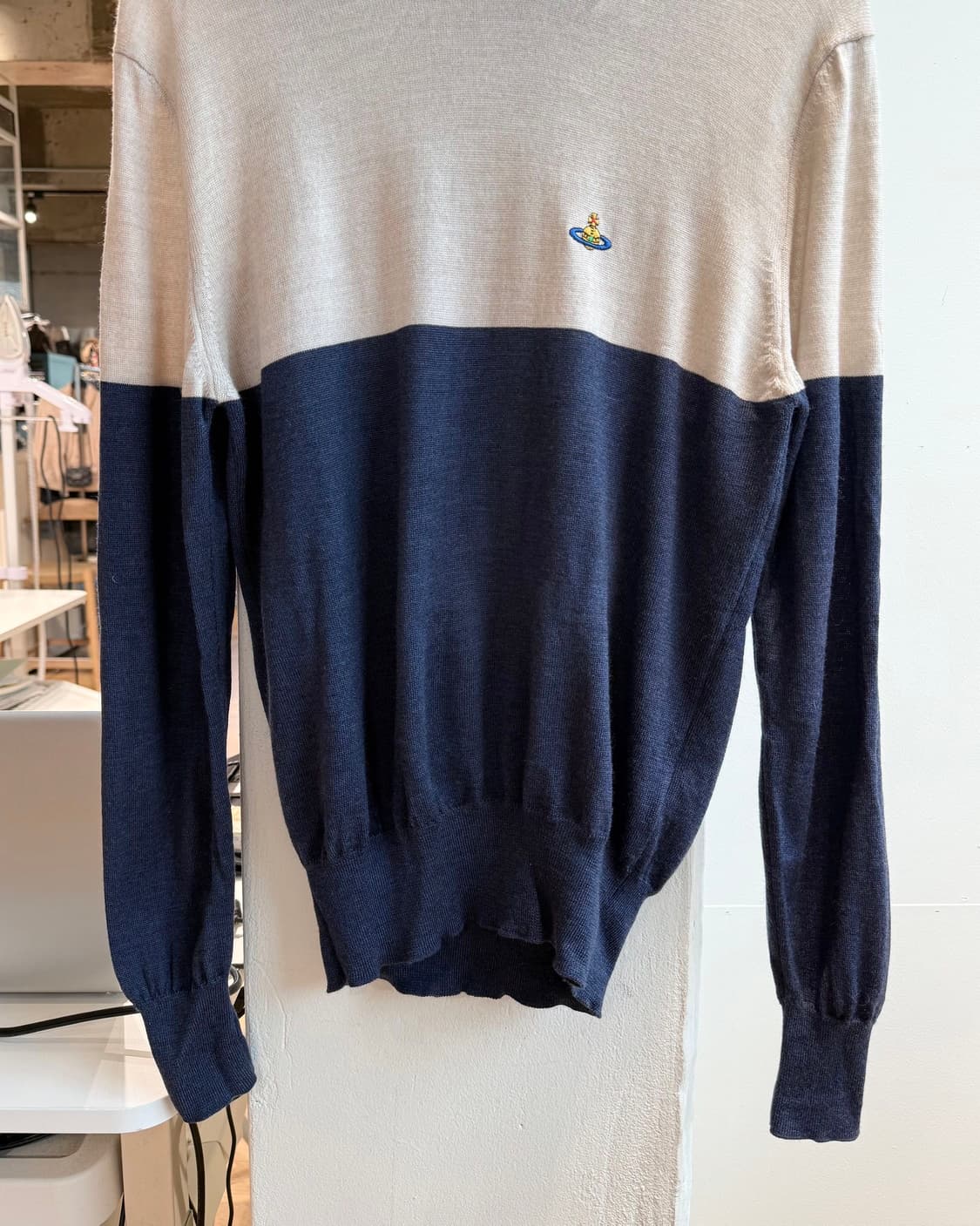 비비안웨스트우드 네이비 베이지 orb자수 터틀넥 니트  상품이미지6