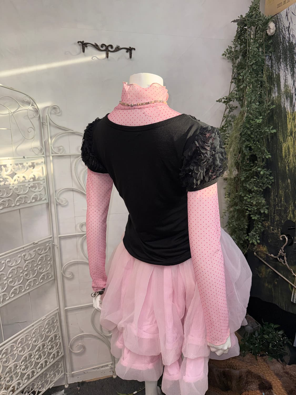 EGOIST black flower corsage half blouse  상품이미지9