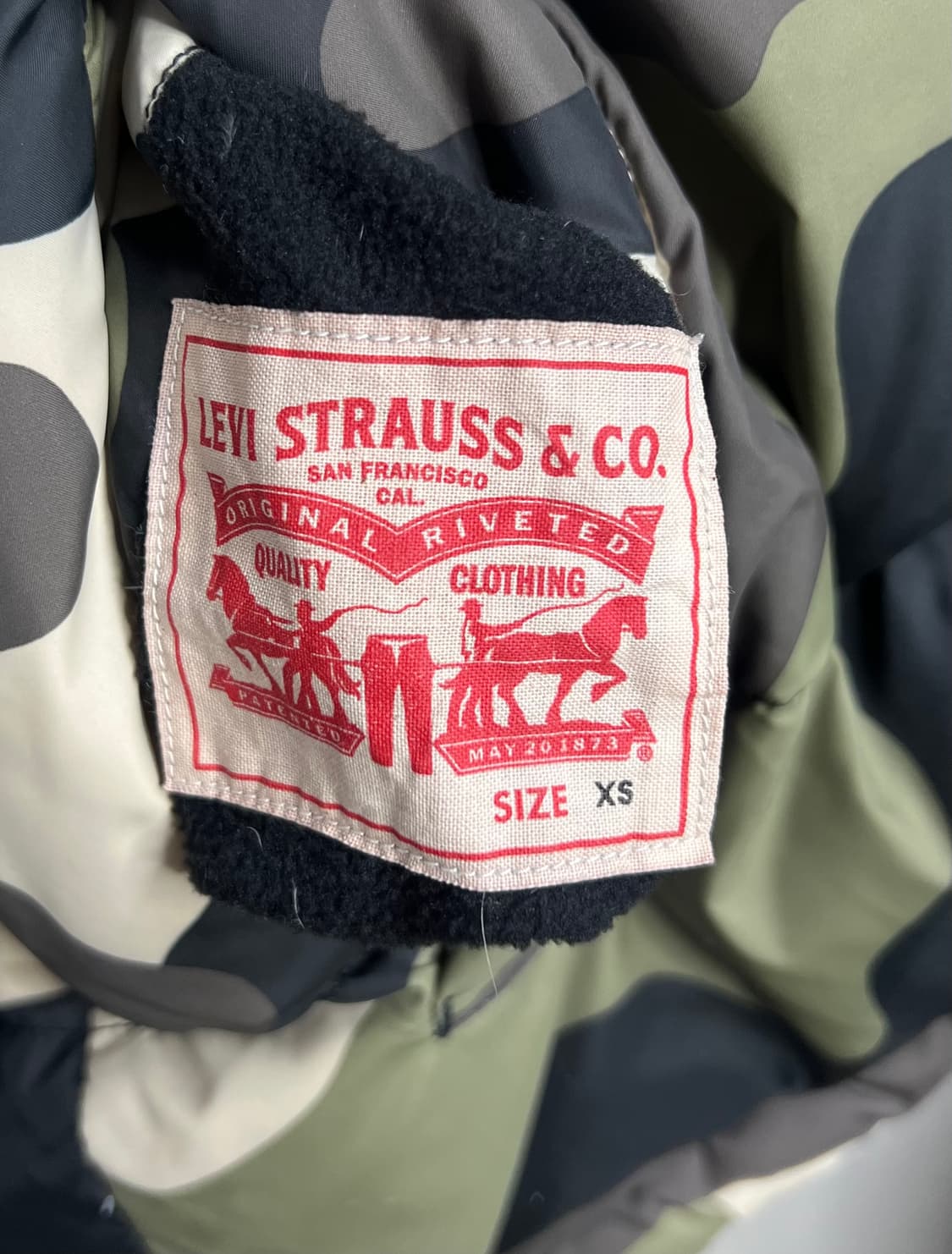 리바이스 리버시블 밀리터리 카모 패딩 상품이미지6