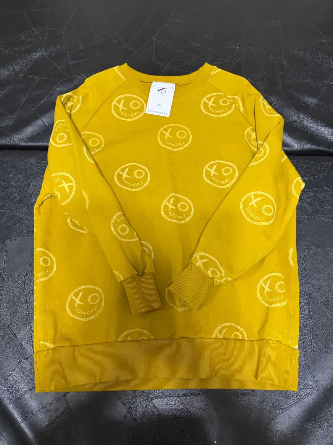 엑스오디너리 노란색 스마일 로고 맨투맨 상품이미지2