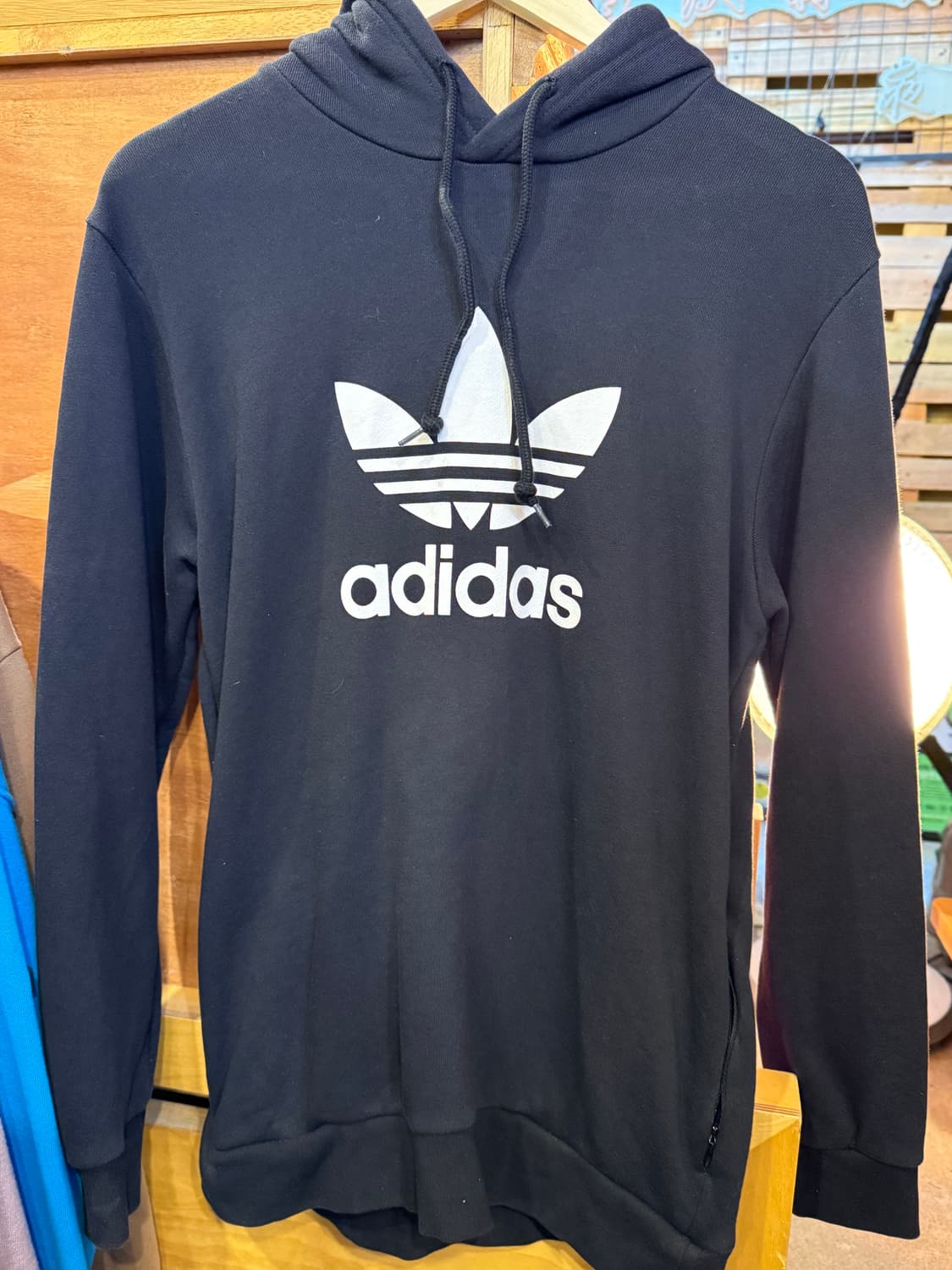 아디다스 빅로고 블랙 후드티 상품이미지1