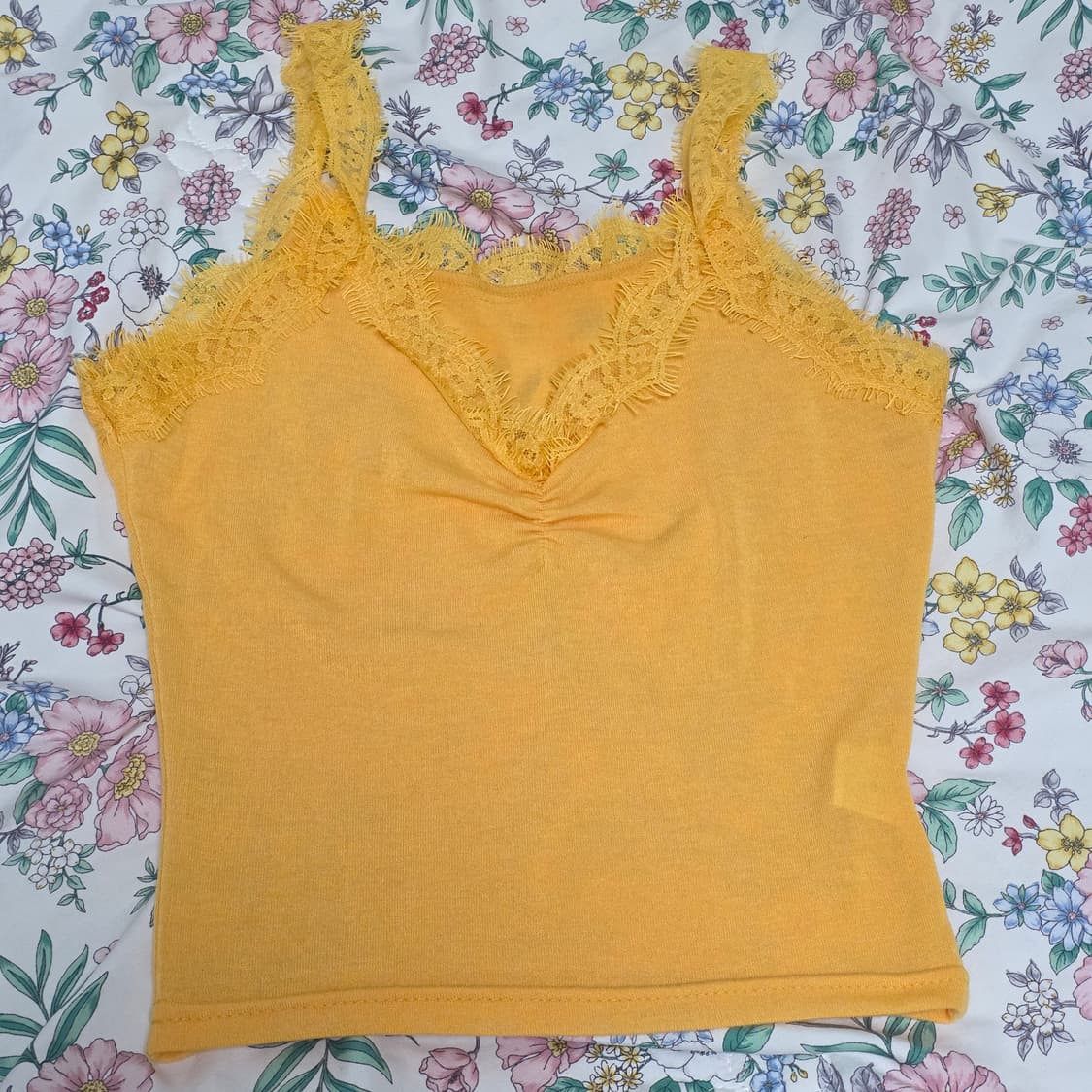 4000원 빈티지 가슴 옐로우 레이스 셔링 갸루 y2k 슬리브리스 상품이미지4